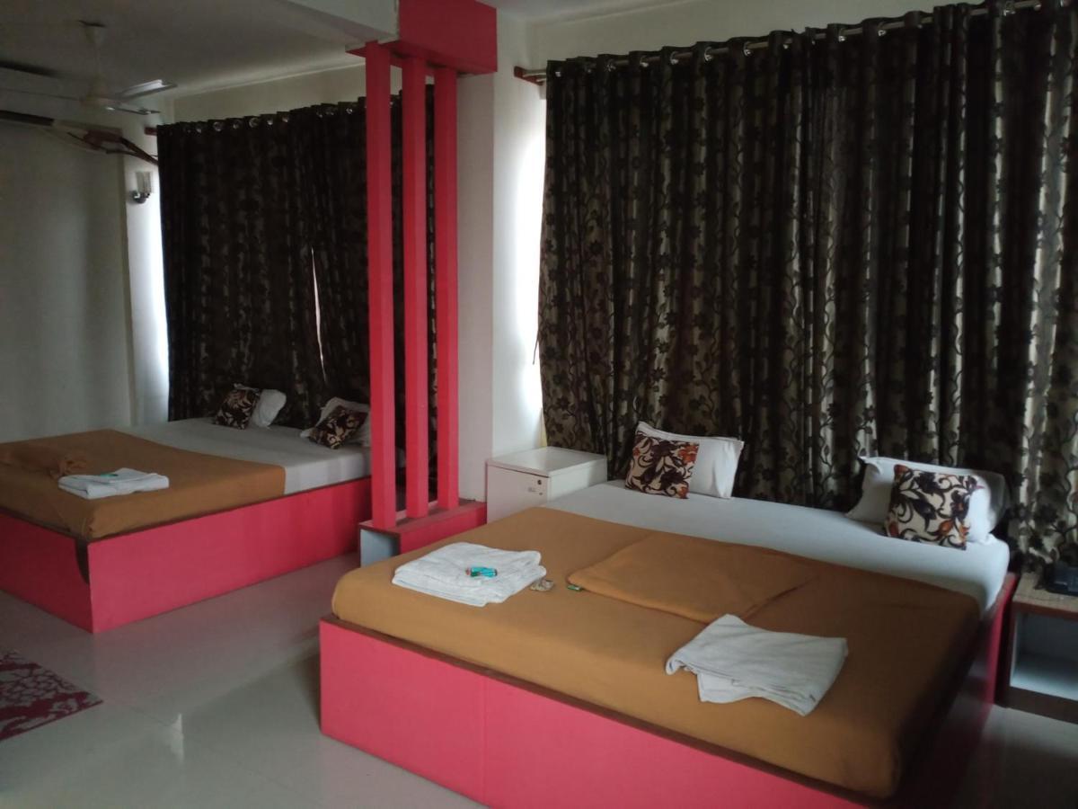 Malhar Palace Hotel Shirdi Exterior foto