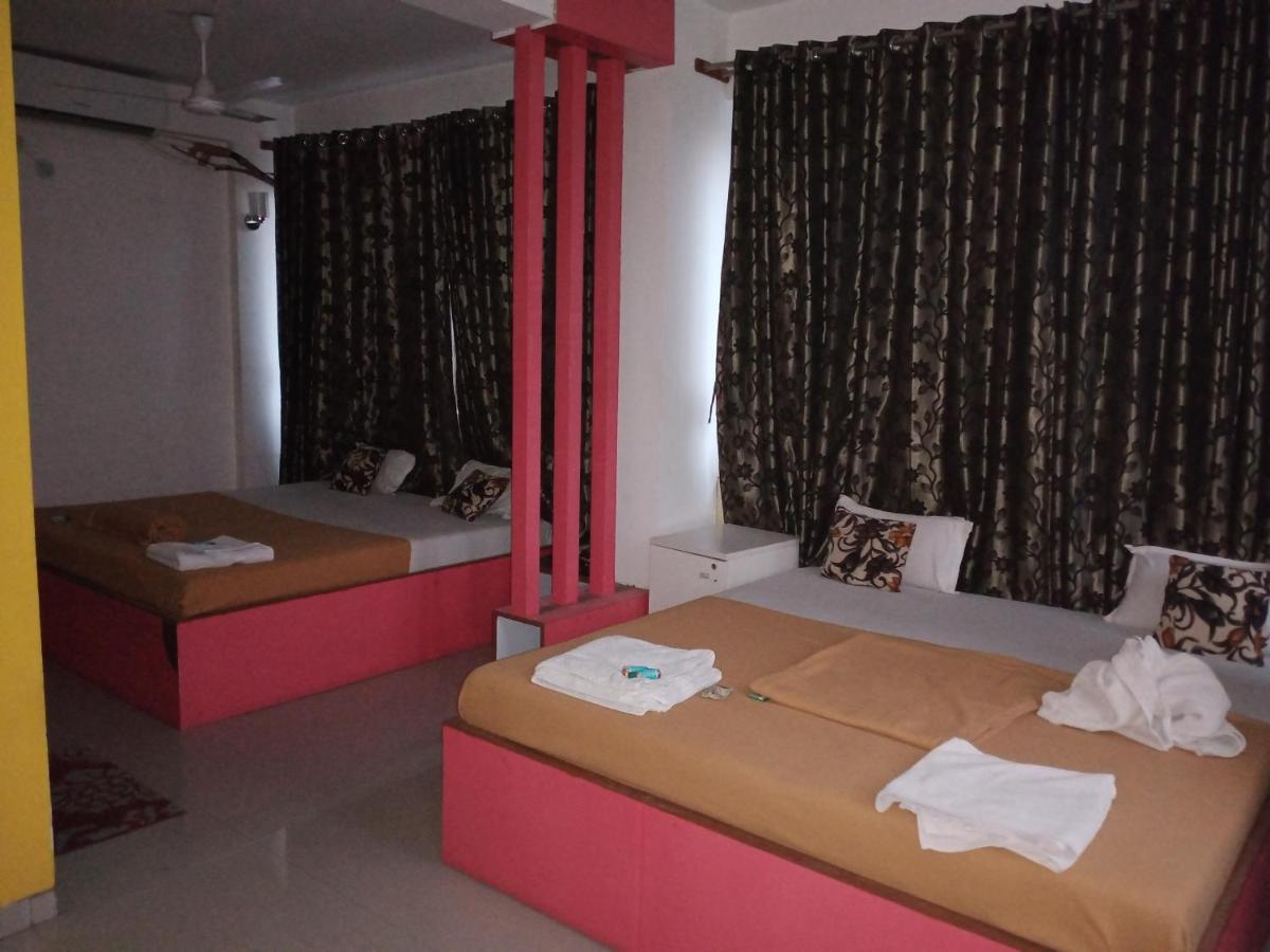 Malhar Palace Hotel Shirdi Exterior foto