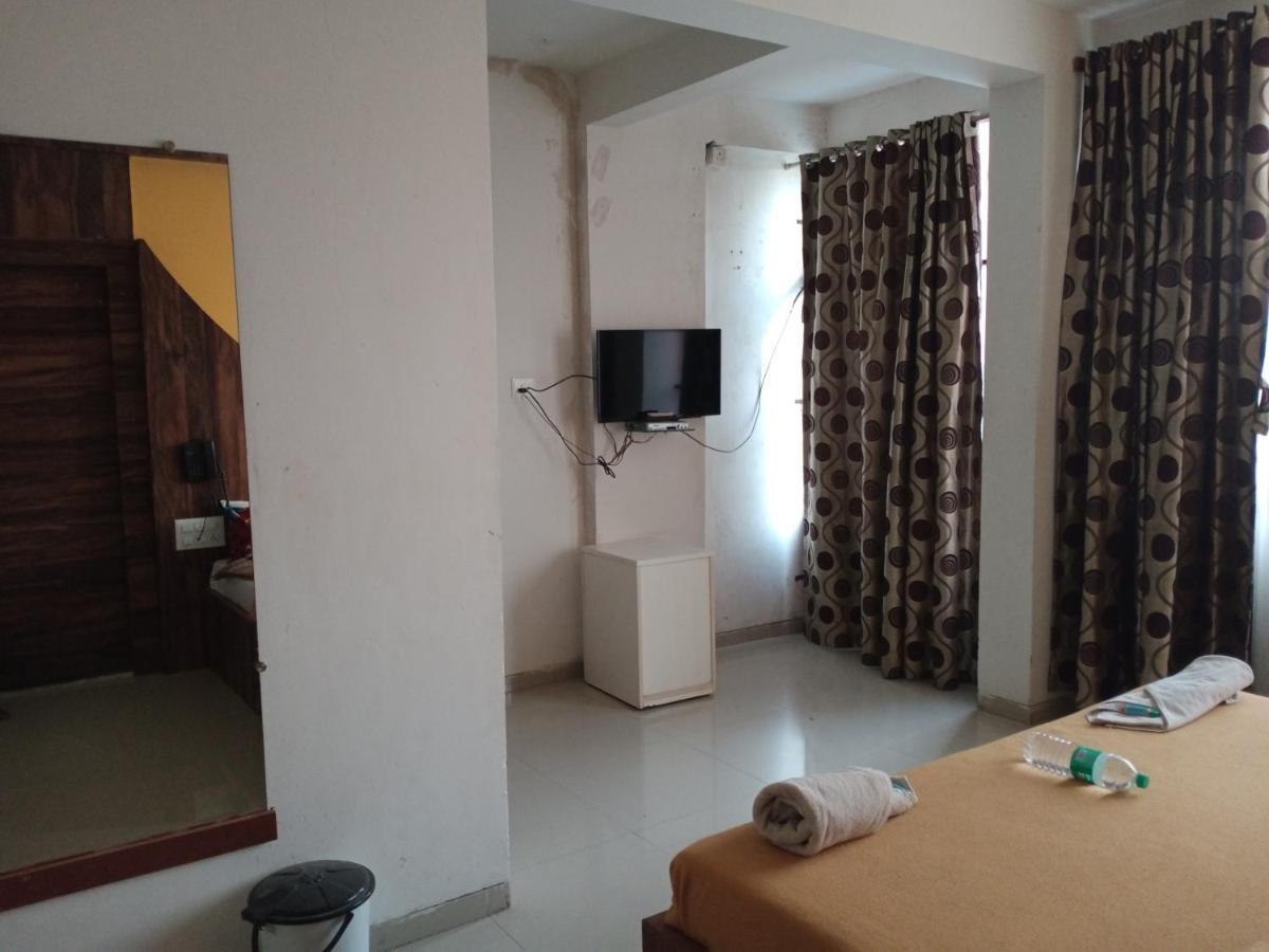 Malhar Palace Hotel Shirdi Exterior foto